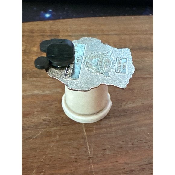 Disney Hidden Mickey Trading Pin Bedknobs and Broomsticks Secretary Bird Authent - Picture 3 of 4